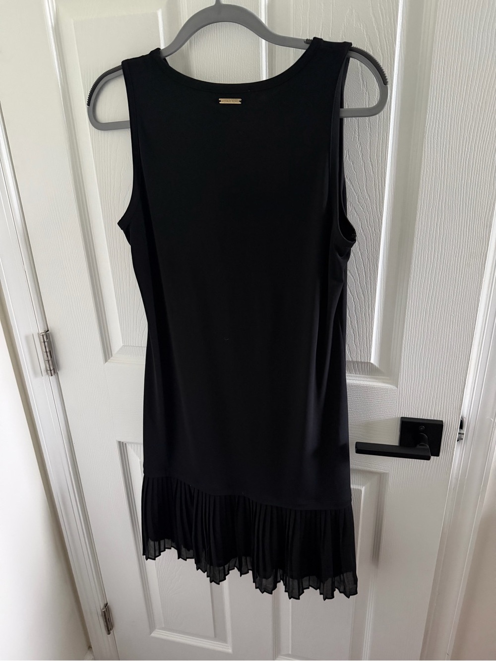 Black Sleeveless Pleated-Hem Dress